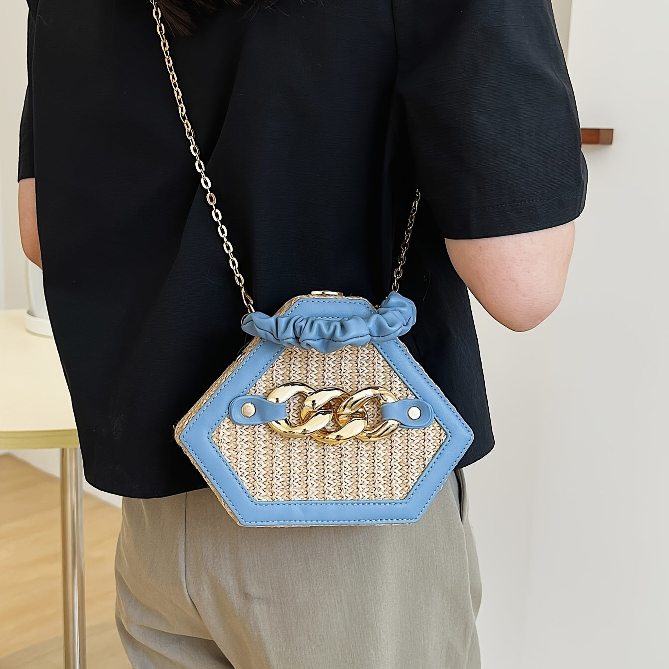 Women's Woven Handbag with Closure - Golden-Tone Hardware & Chain Strap, Hexagonal Box Purse in Black/Beige/, Durable Paper Material & Lining - Elegant Everyday & Formal events - Crossbody or Handheld Bag for Women - Chain-Li