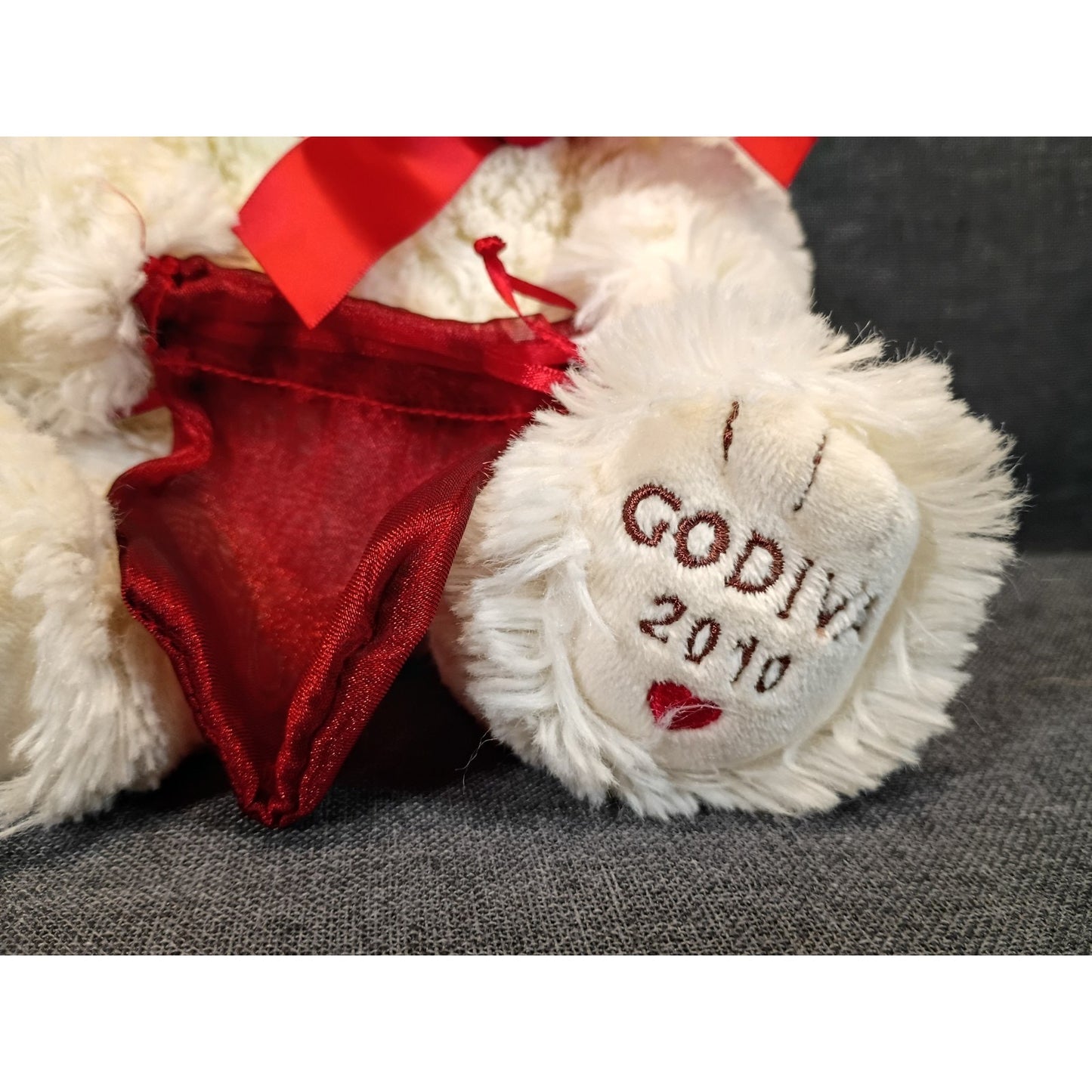2010 Collectible Gund Godiva Valentines Bear With Tags and Red Bag w/Tag