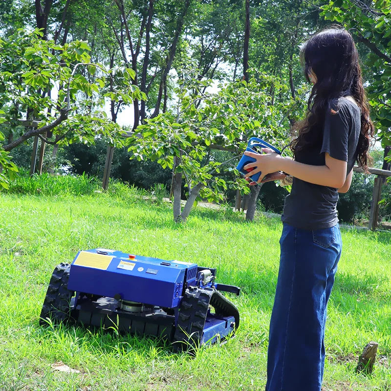 Customized 550mm Four-Stroke Self-Propelled Remote-Controlled Lawn Mower, an Outdoor Maintenance Robot Suitable for Garden Lawns