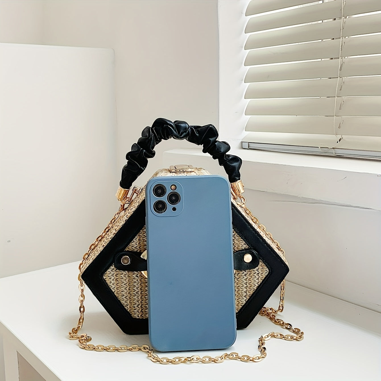 Women's Woven Handbag with Closure - Golden-Tone Hardware & Chain Strap, Hexagonal Box Purse in Black/Beige/, Durable Paper Material & Lining - Elegant Everyday & Formal events - Crossbody or Handheld Bag for Women - Chain-Li